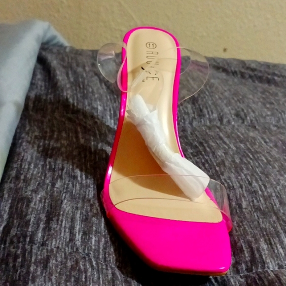 Heels - Picture 1 of 4